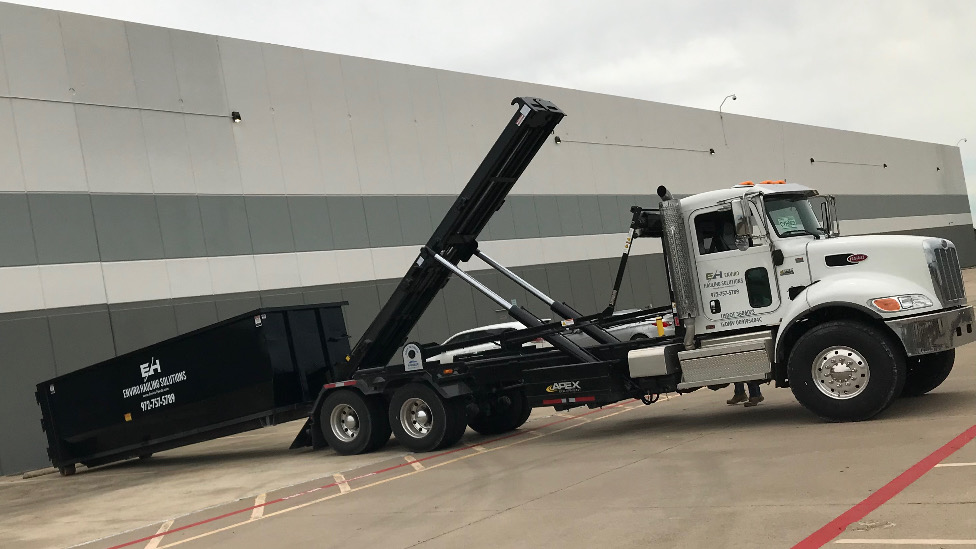 AP&J Recycling roll-off truck